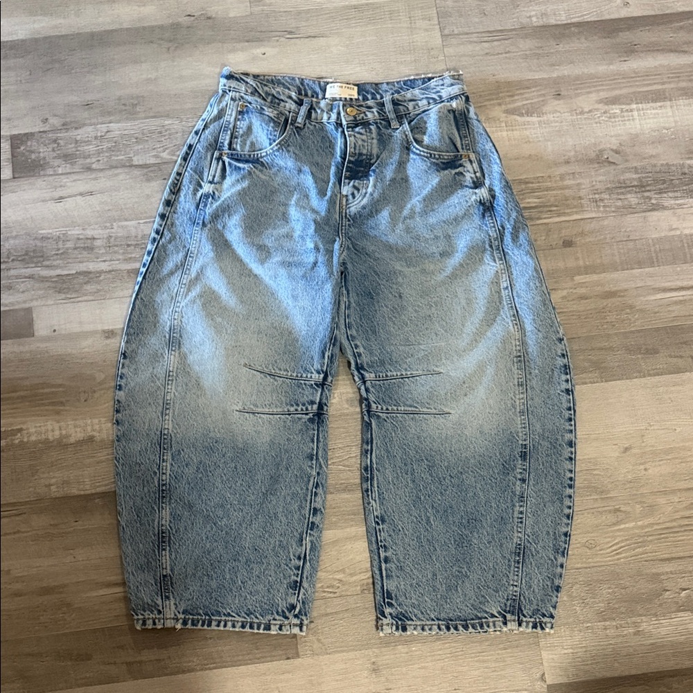 We The Free Light Wash Relaxed barrel Jeans